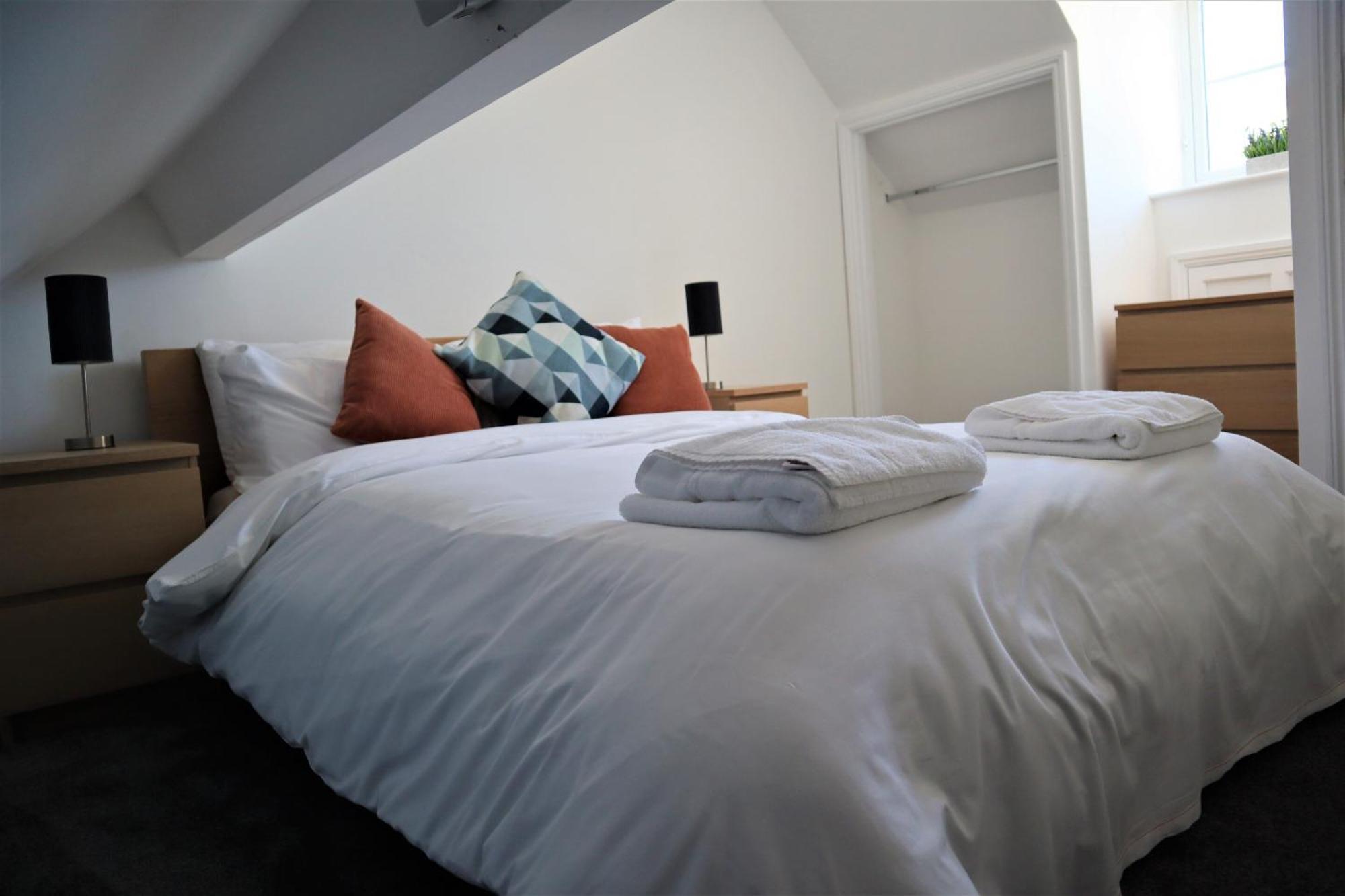 Victoria 4 Bedroom Serviced House Short Lets - Near Northampton Gen Hosp & Town Centre Экстерьер фото