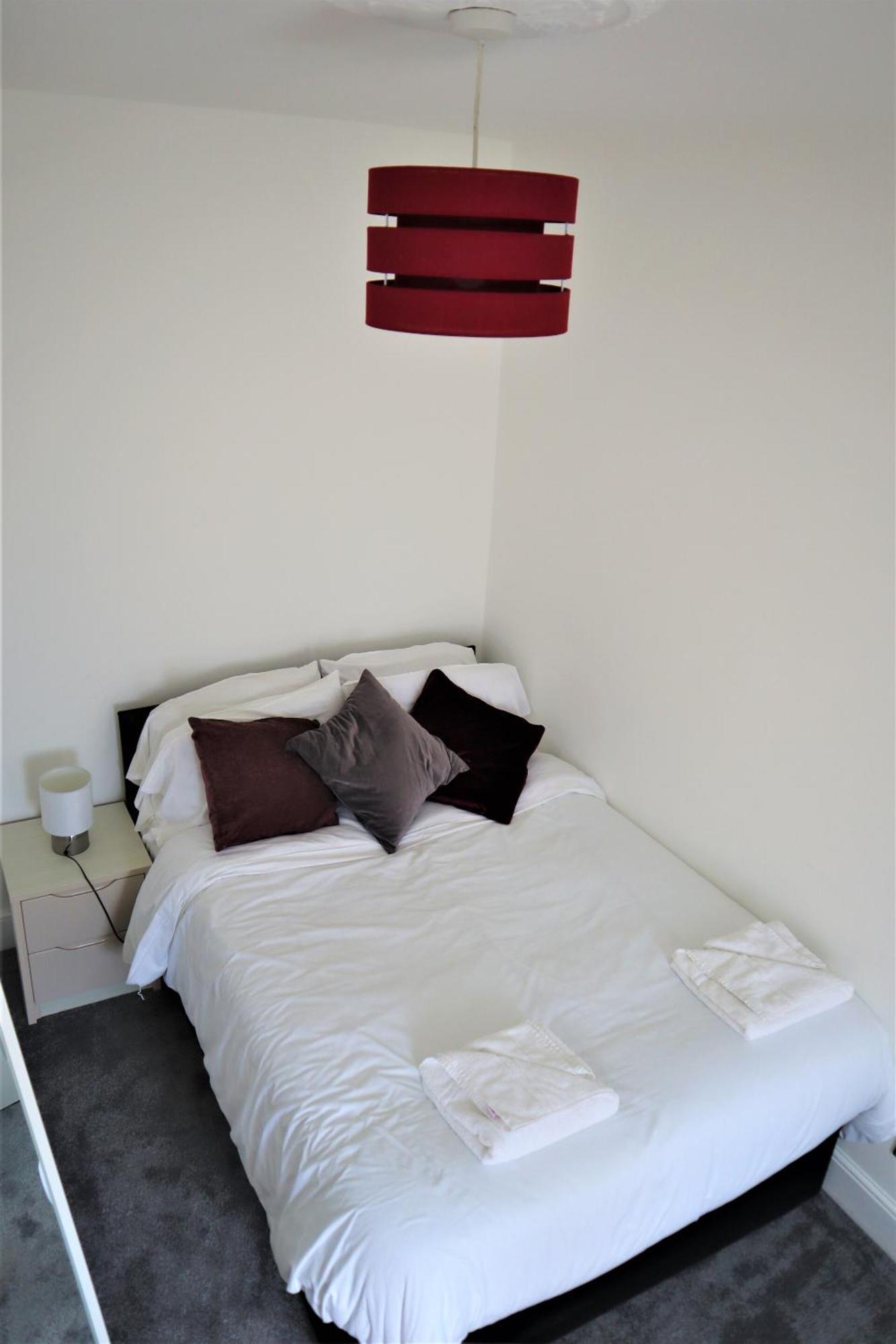 Victoria 4 Bedroom Serviced House Short Lets - Near Northampton Gen Hosp & Town Centre Экстерьер фото