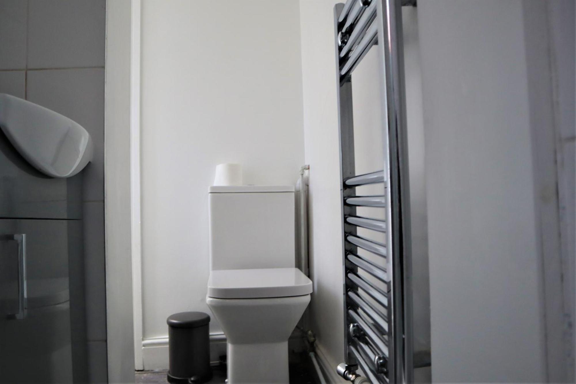 Victoria 4 Bedroom Serviced House Short Lets - Near Northampton Gen Hosp & Town Centre Экстерьер фото